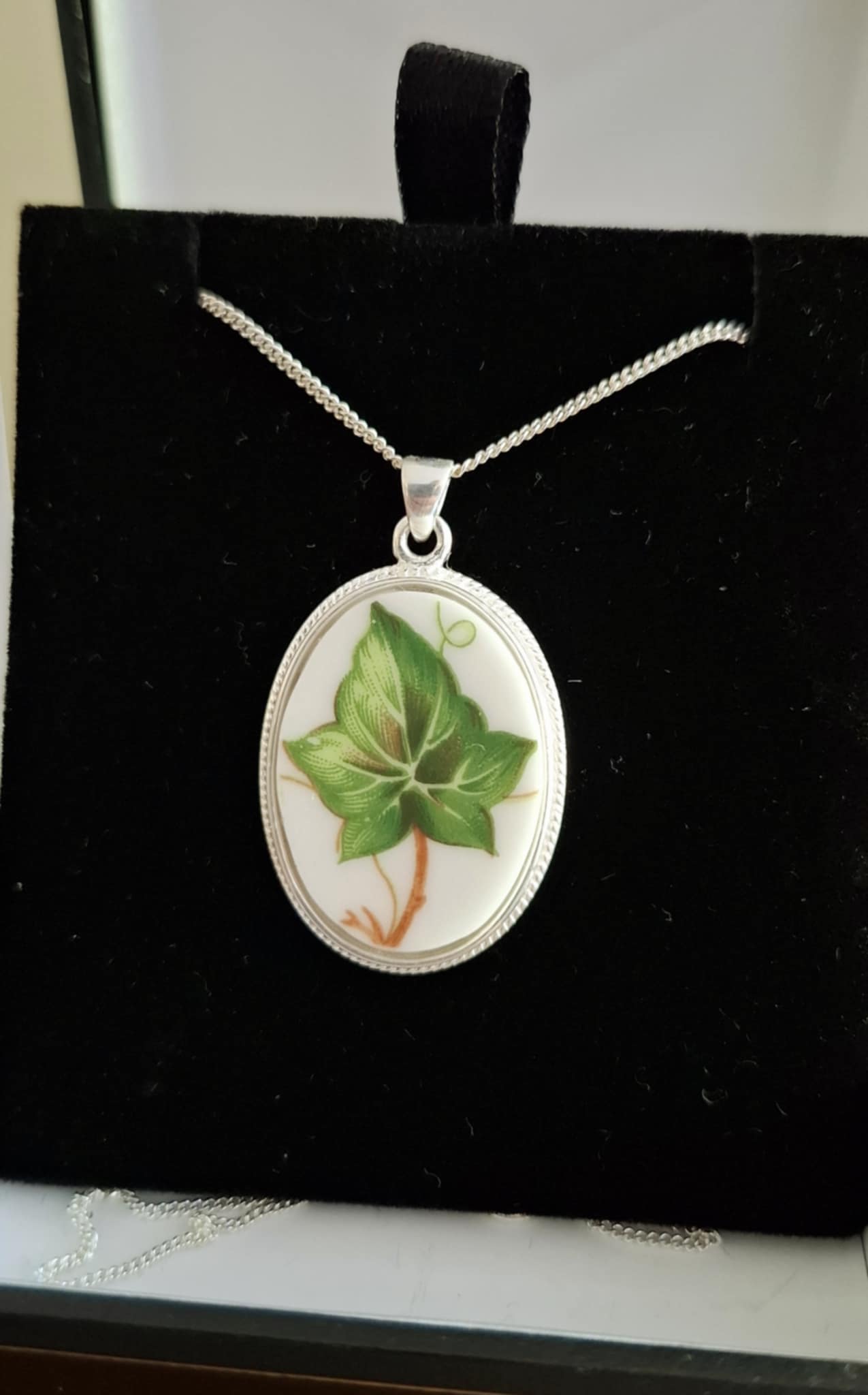 Broken China Ivy Leaf Oval Pendant