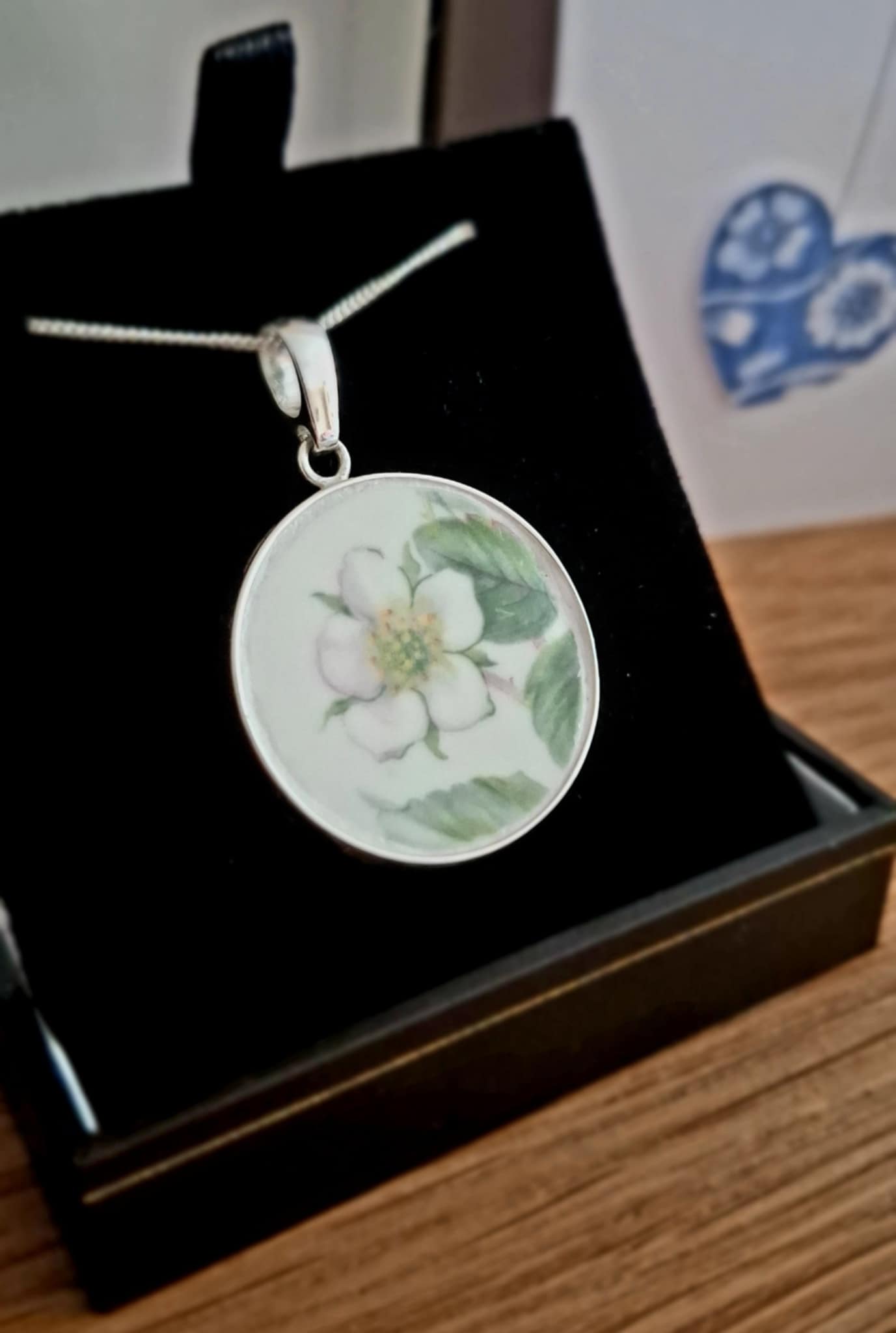 Broken China Round Silver Strawberry Flower Pendant