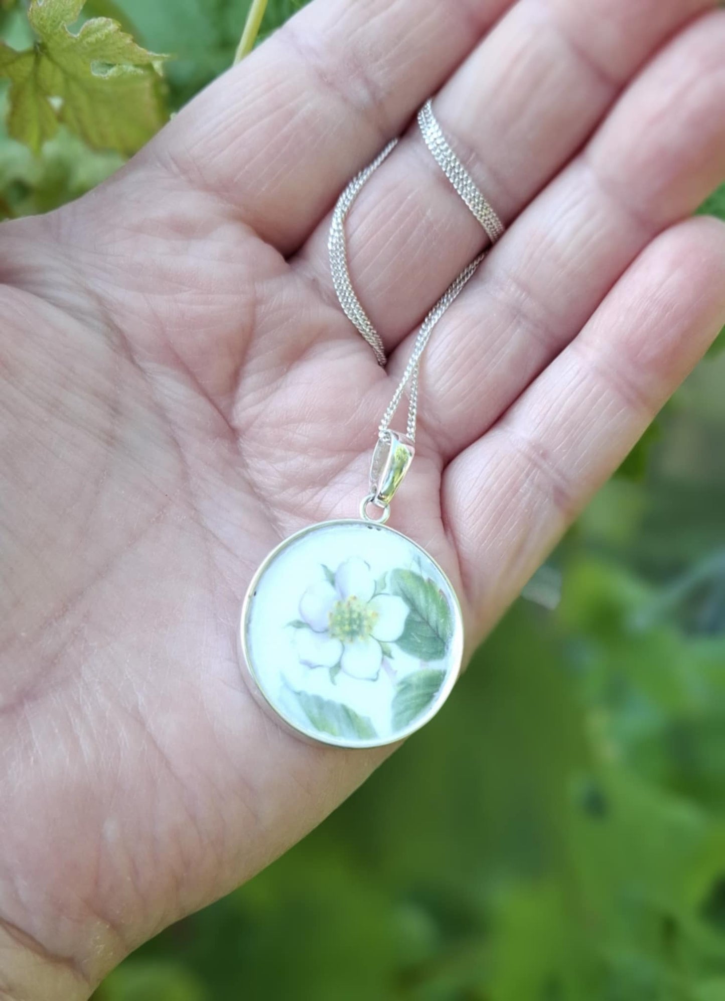Broken China Round Silver Strawberry Flower Pendant