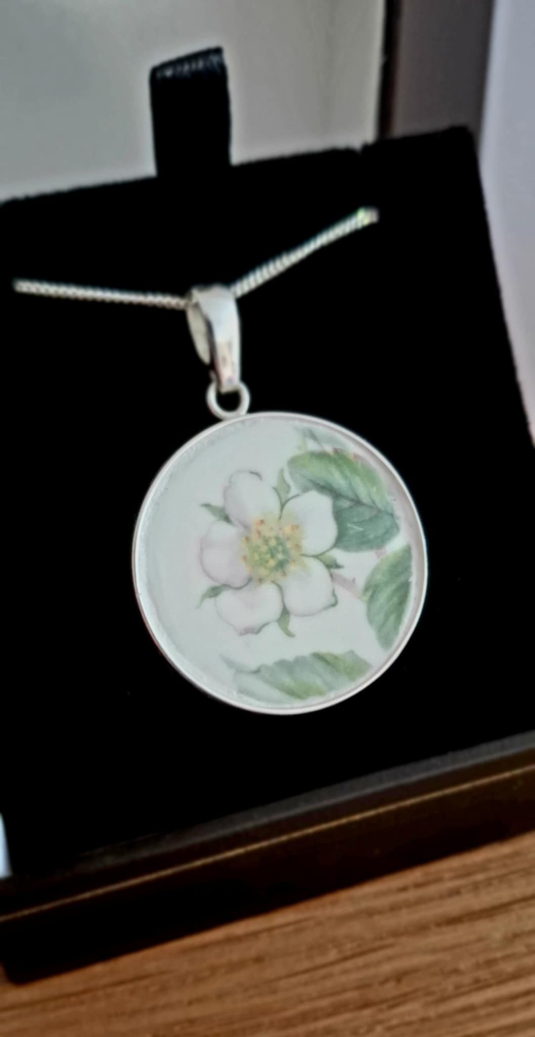 Broken China Round Silver Strawberry Flower Pendant