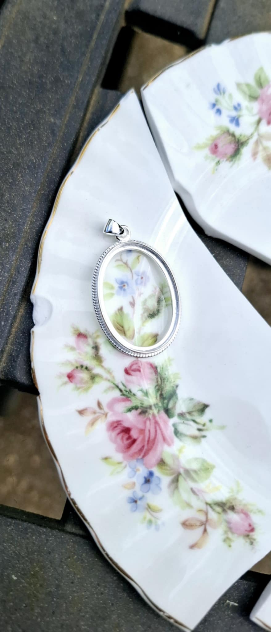 Broken China Rose & Forget-Me-Not Pendant