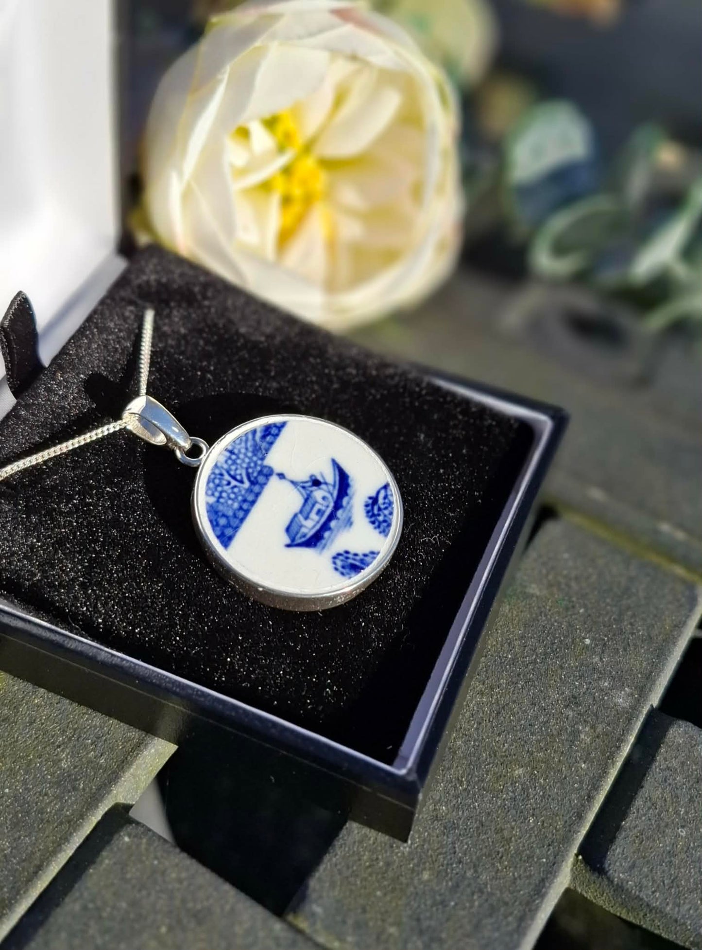 Broken China Willow Pattern Round Silver Pendant, Junk Boat Pendant