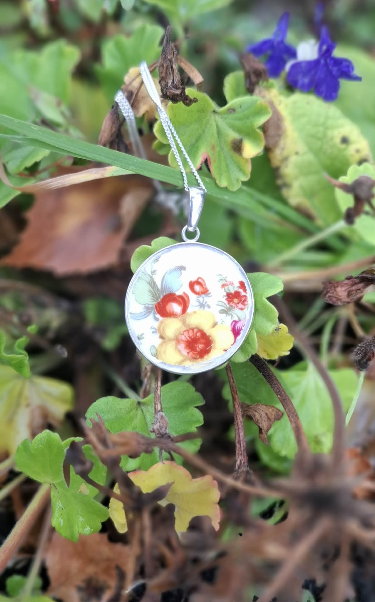 Broken China Daffodil Floral Round Silver Pendant