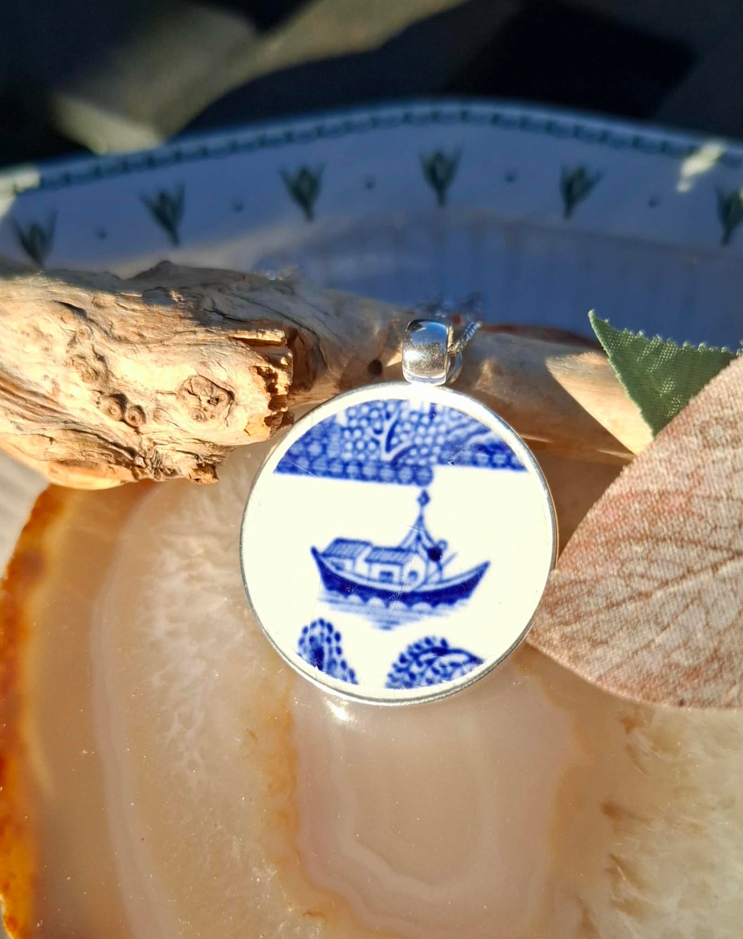 Broken China Willow Pattern Round Silver Pendant, Junk Boat Pendant
